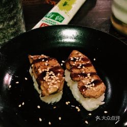 小川料理街道口店 芒果鹅肝手握，一口穿越武汉的日料新贵